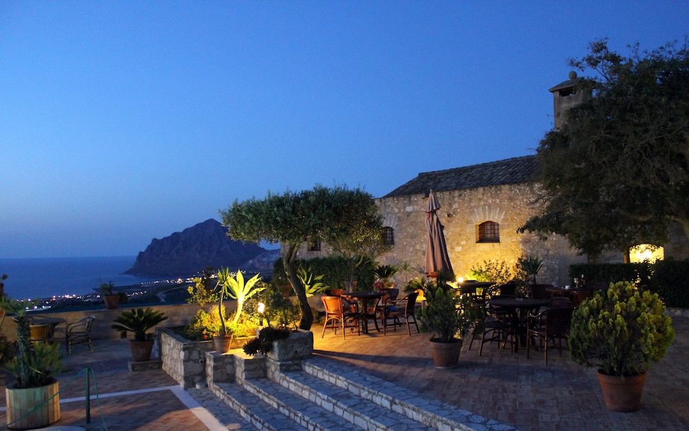 Baglio Santacroce — Restaurant & bars in Valderice, Sicily