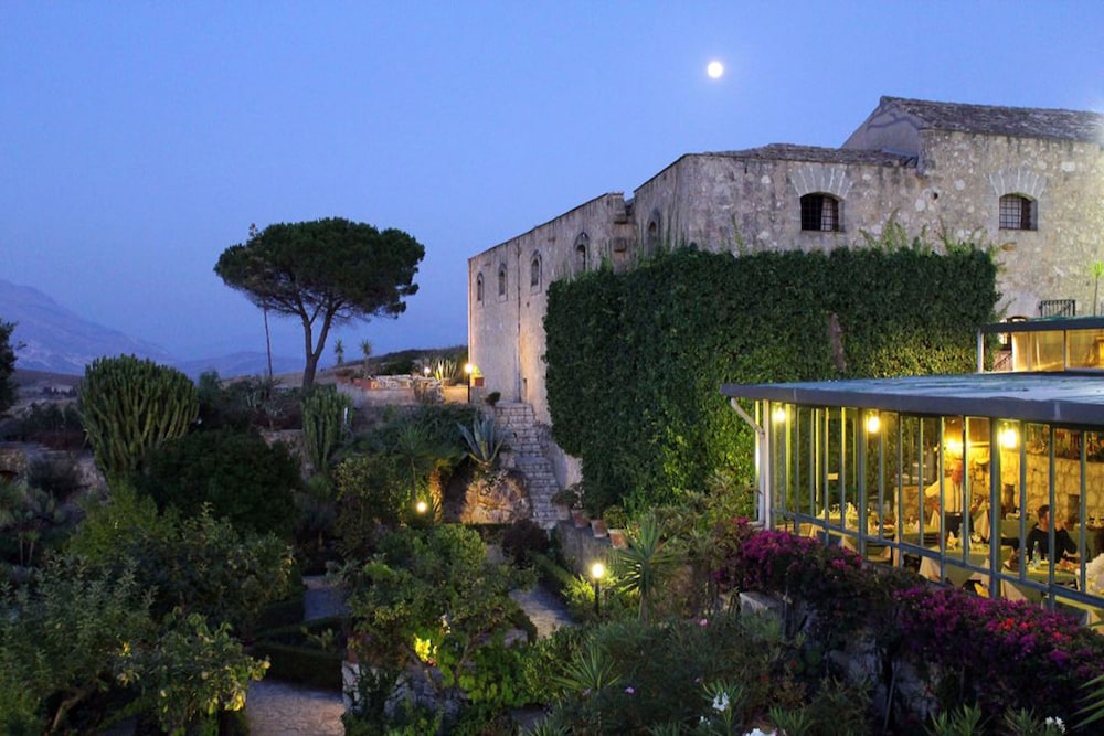 Baglio Santacroce — Hotel building in Valderice, Sicily