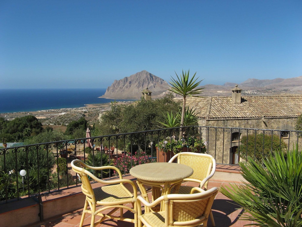 Baglio Santacroce — Attractions in the area in Valderice, Sicily