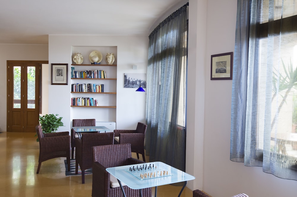 Baglio Santacroce — Hotel building in Valderice, Sicily