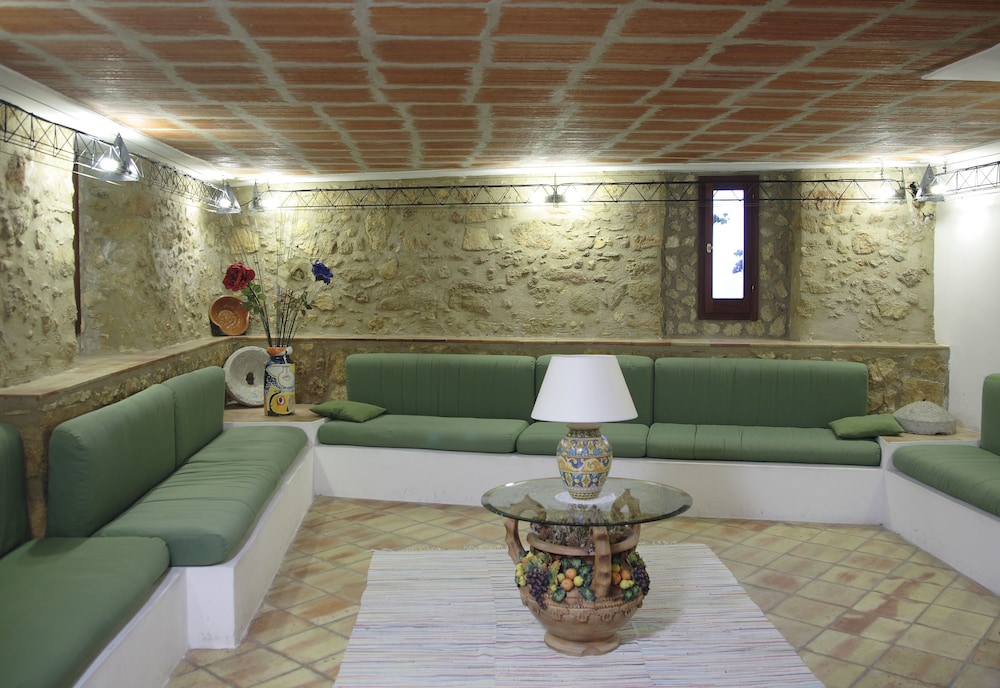 Baglio Santacroce — Hotel rooms in Valderice, Sicily