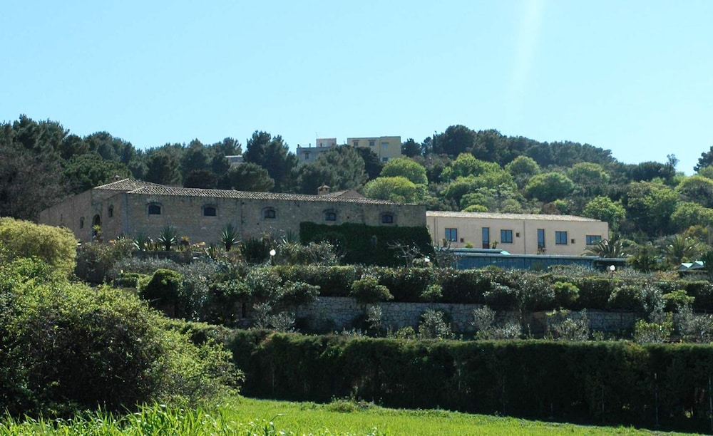 Baglio Santacroce — Hotel building in Valderice, Sicily