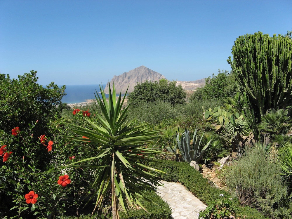 Baglio Santacroce — Attractions in the area in Valderice, Sicily