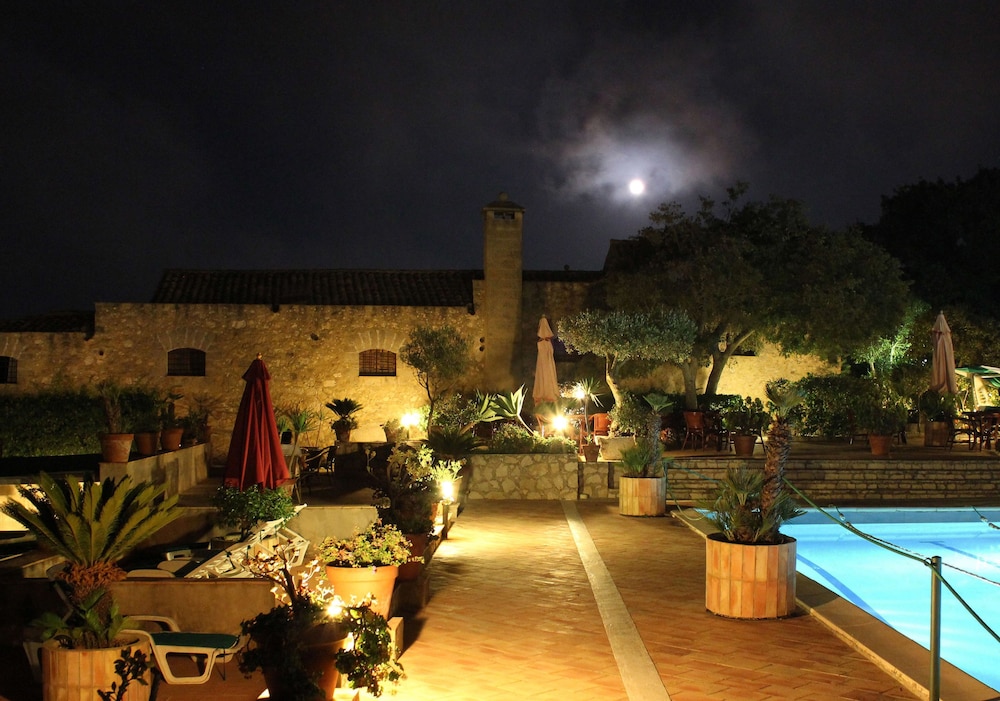 Baglio Santacroce — Hotel building in Valderice, Sicily