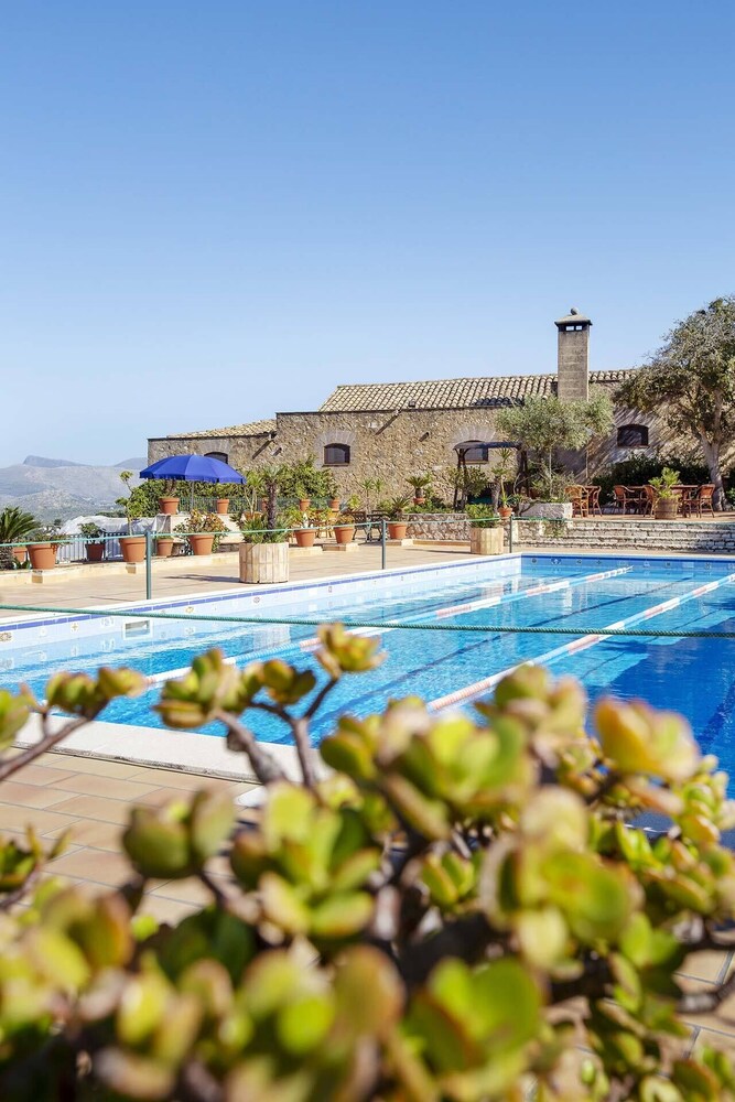 Baglio Santacroce — Swimming pool in Valderice, Sicily