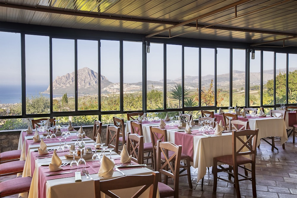 Baglio Santacroce — Restaurant & bars in Valderice, Sicily