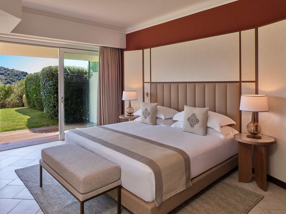 Conrad Chia Laguna Sardinia — Hotel rooms in Domus de Maria, Sardinia