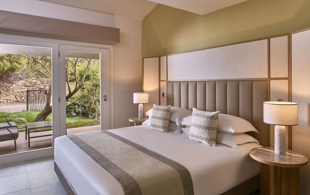 Conrad Chia Laguna Sardinia — Hotel rooms in Domus de Maria, Sardinia
