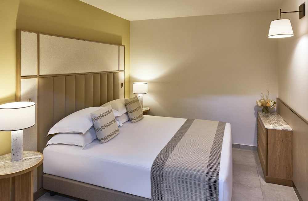 Conrad Chia Laguna Sardinia — Hotel rooms in Domus de Maria, Sardinia