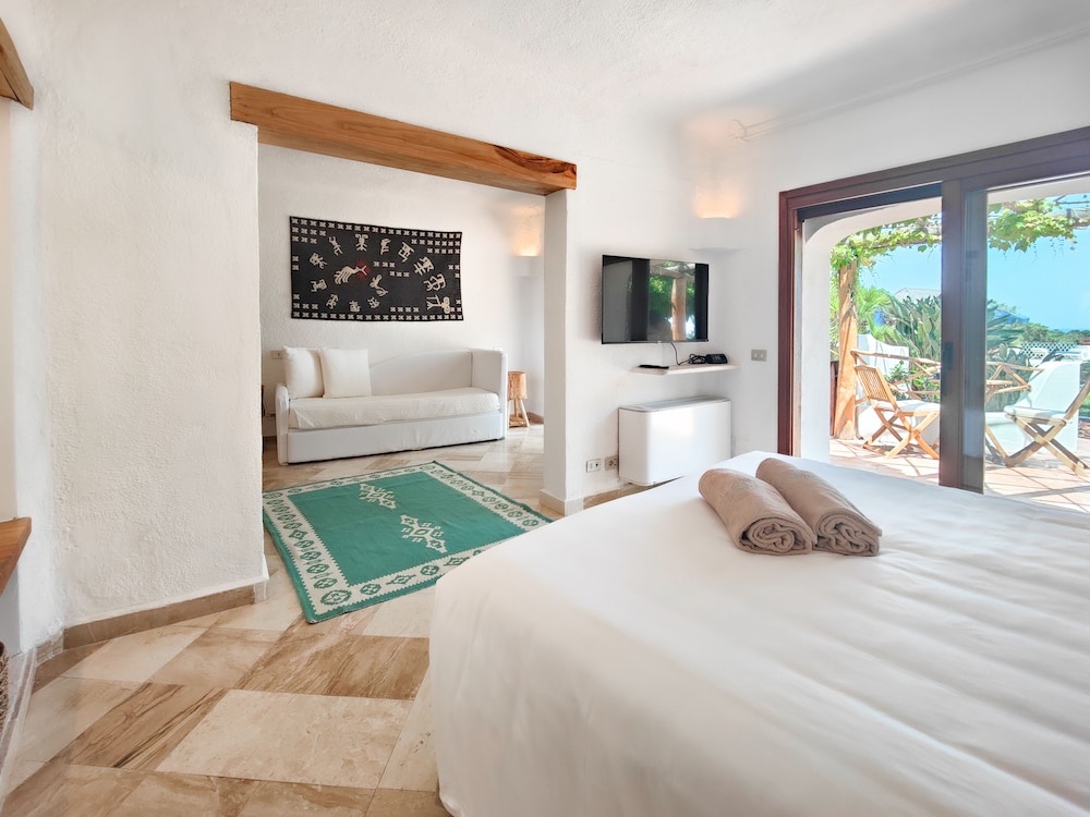 Hotel Balocco — Hotel rooms in Arzachena, Sardinia