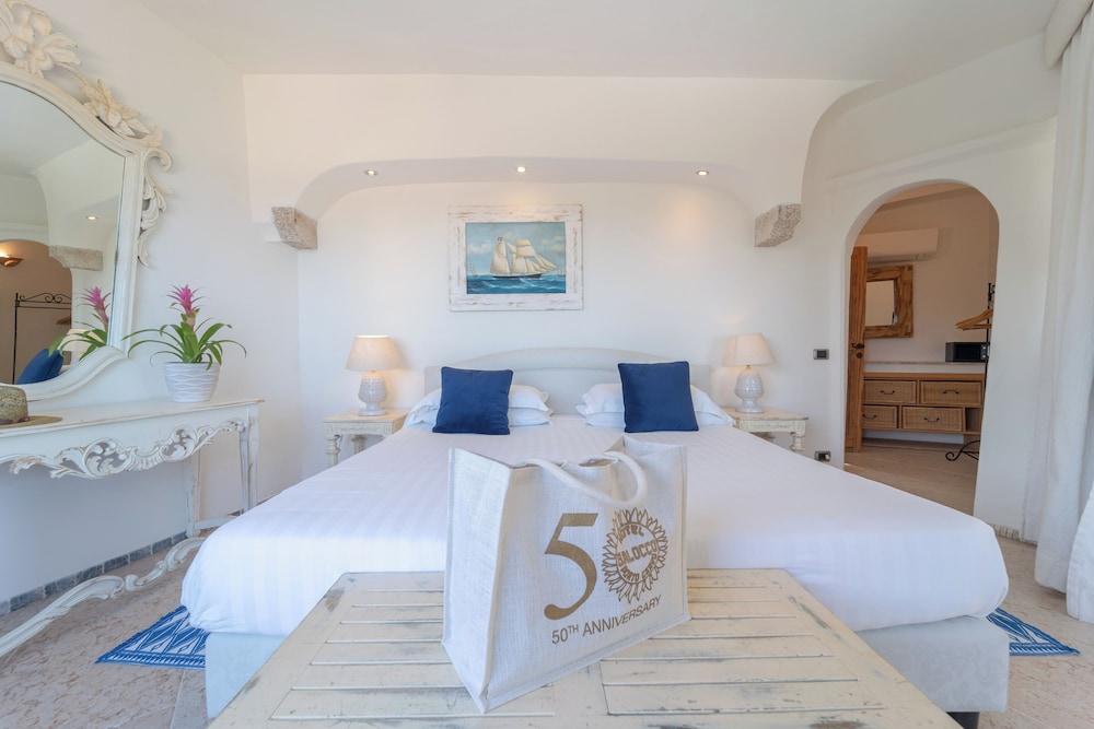 Hotel Balocco — Hotel rooms in Arzachena, Sardinia