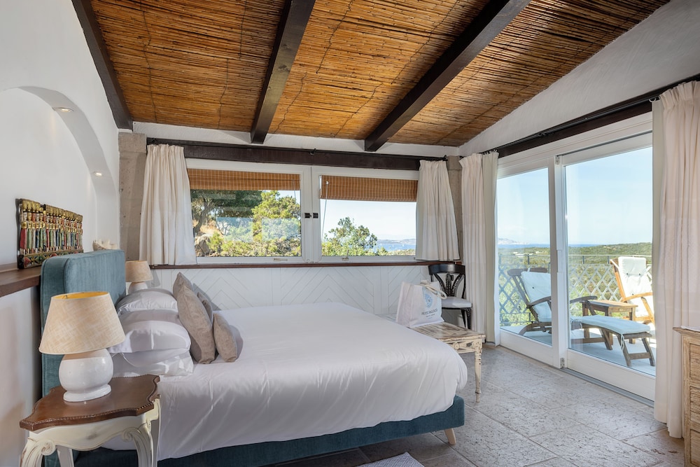 Hotel Balocco — Hotel rooms in Arzachena, Sardinia