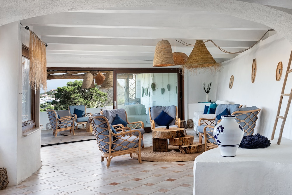 Hotel Balocco — Hotel building in Arzachena, Sardinia