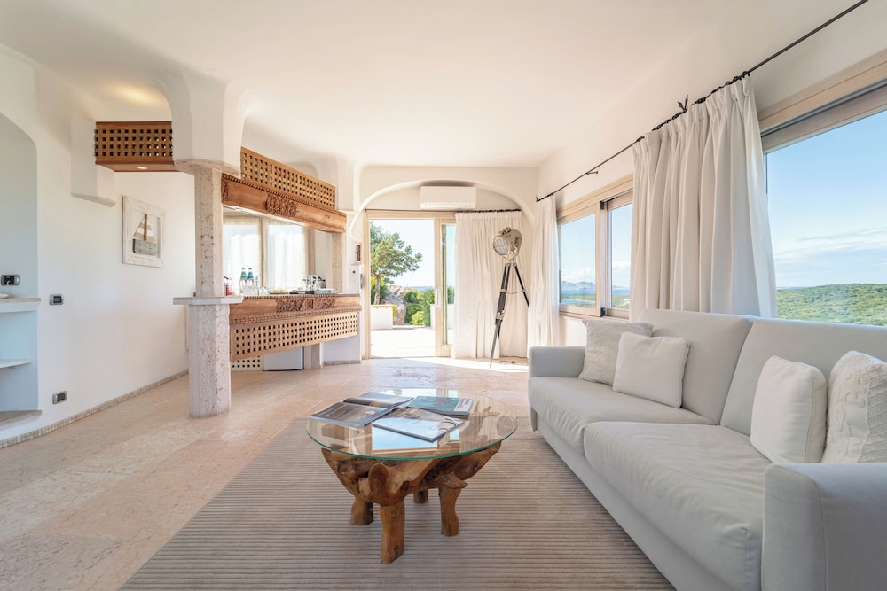 Hotel Balocco — Hotel rooms in Arzachena, Sardinia