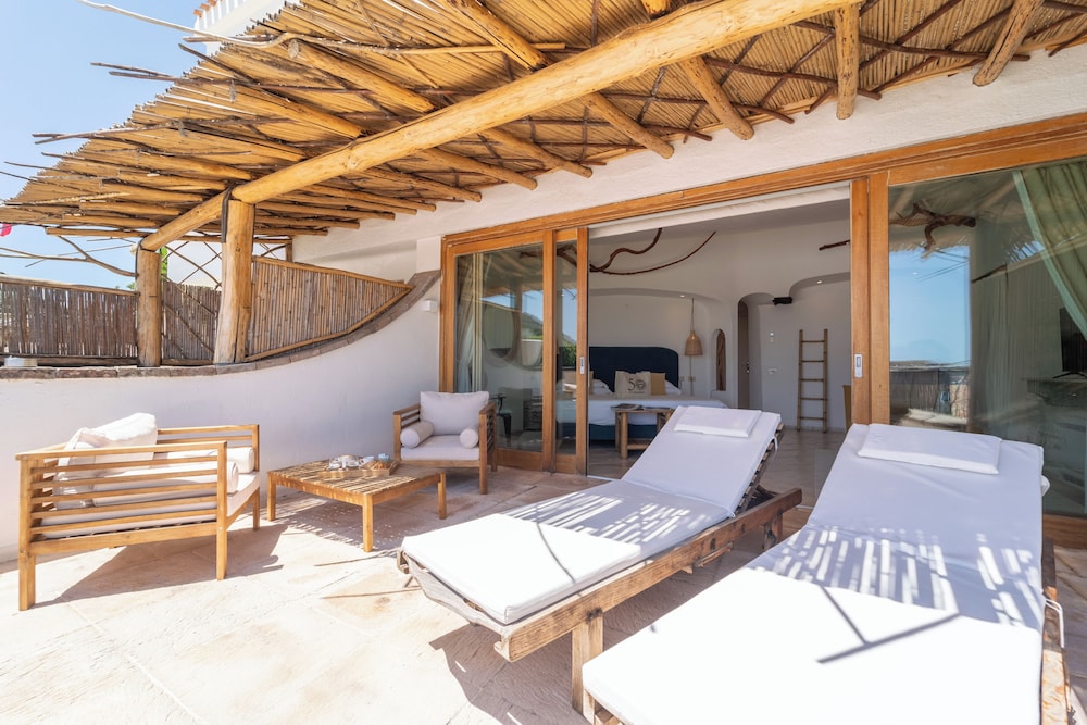 Hotel Balocco — Hotel rooms in Arzachena, Sardinia