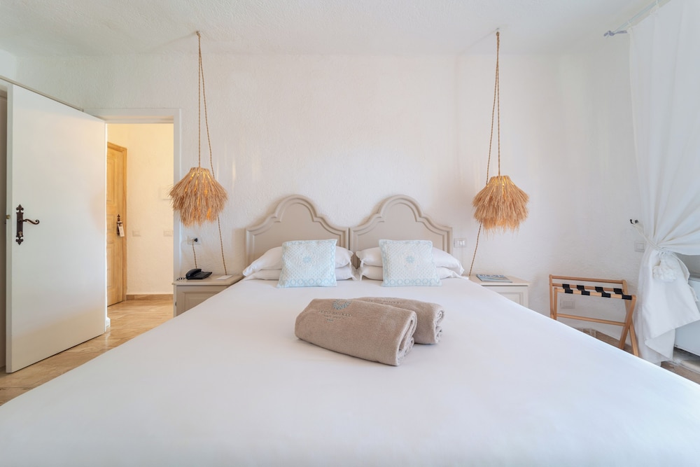 Hotel Balocco — Hotel rooms in Arzachena, Sardinia