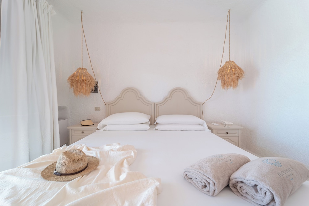Hotel Balocco — Hotel rooms in Arzachena, Sardinia