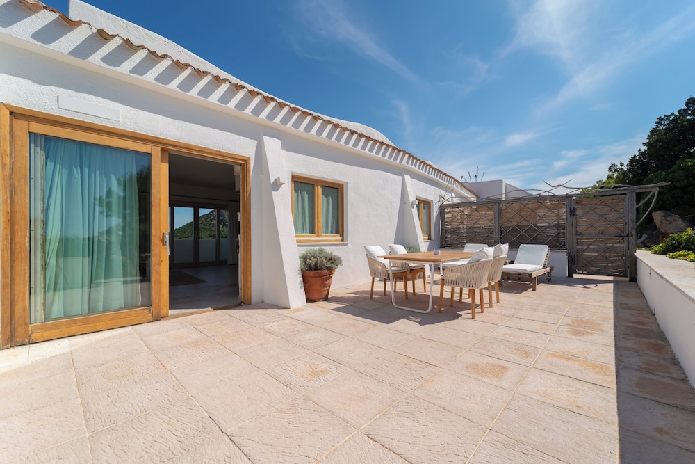 Hotel Balocco — Hotel building in Arzachena, Sardinia