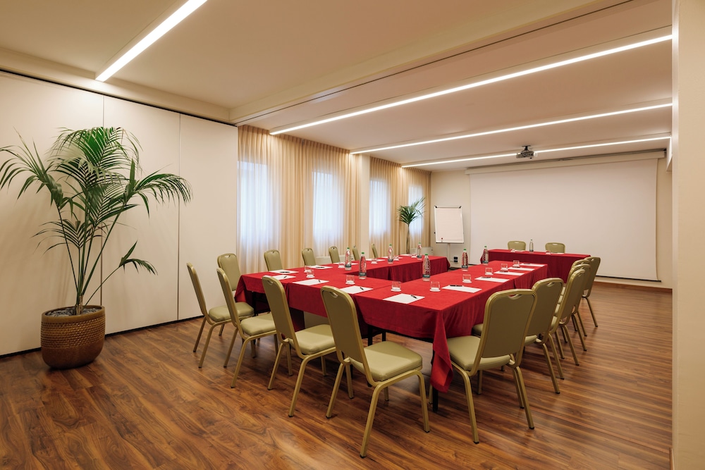 Hotel Barchetta Excelsior — Hotel rooms in Como, Lombardy