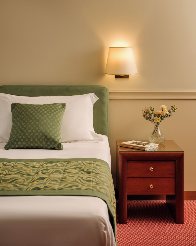 Hotel Barchetta Excelsior — Hotel rooms in Como, Lombardy
