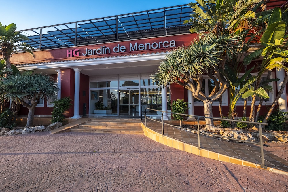 Aparthotel HG Jardin de Menorca — Hotel building in Son Bou, Balearic Islands