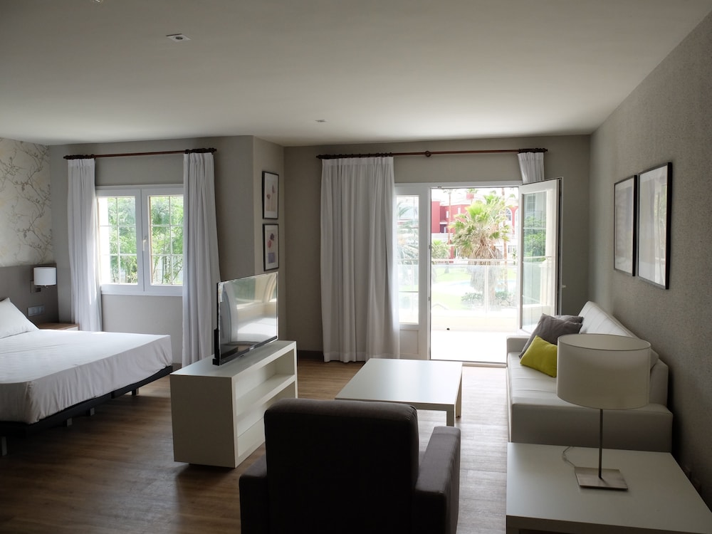 Aparthotel HG Jardin de Menorca — Hotel rooms in Son Bou, Balearic Islands