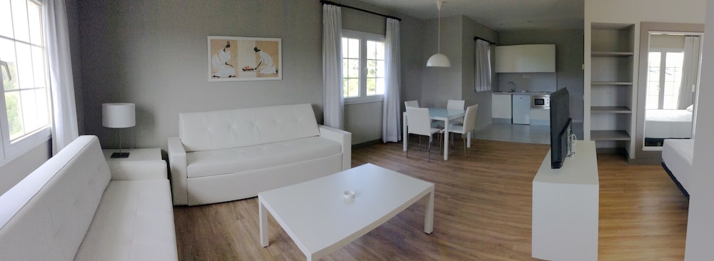 Aparthotel HG Jardin de Menorca — Hotel rooms in Son Bou, Balearic Islands
