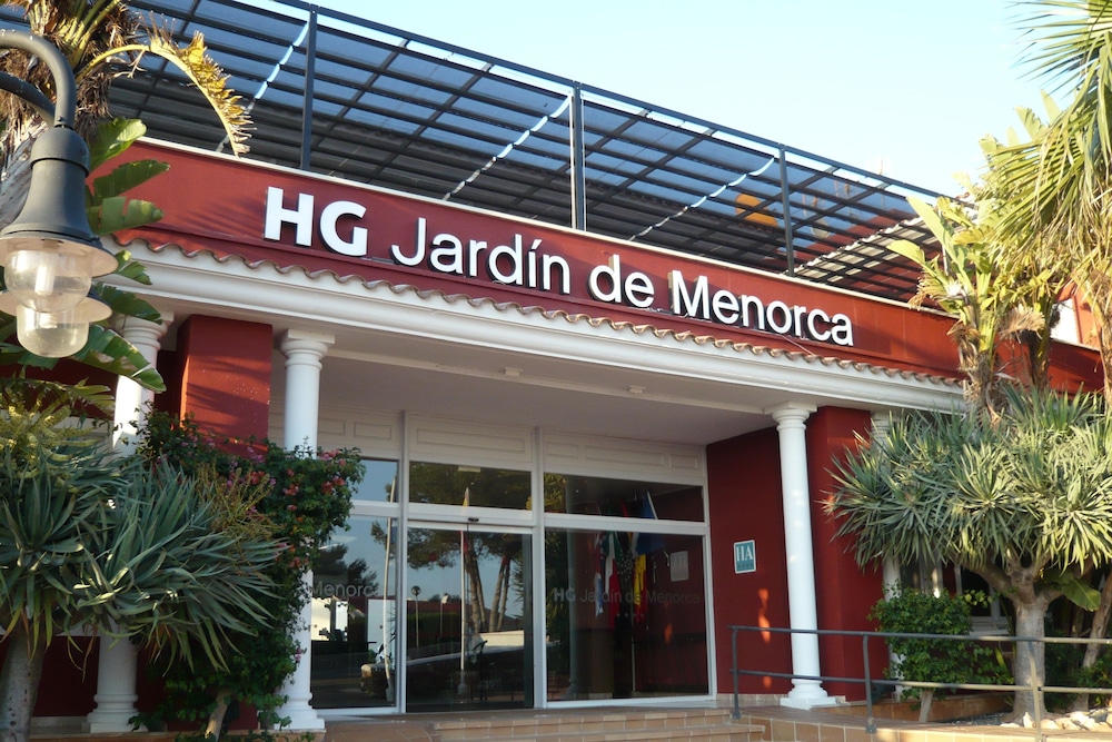 Aparthotel HG Jardin de Menorca — Hotel building in Son Bou, Balearic Islands
