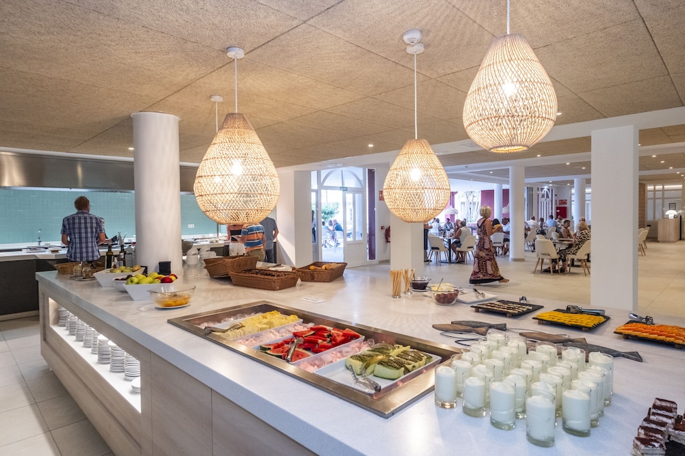 Aparthotel HG Jardin de Menorca — Restaurant & bars in Son Bou, Balearic Islands