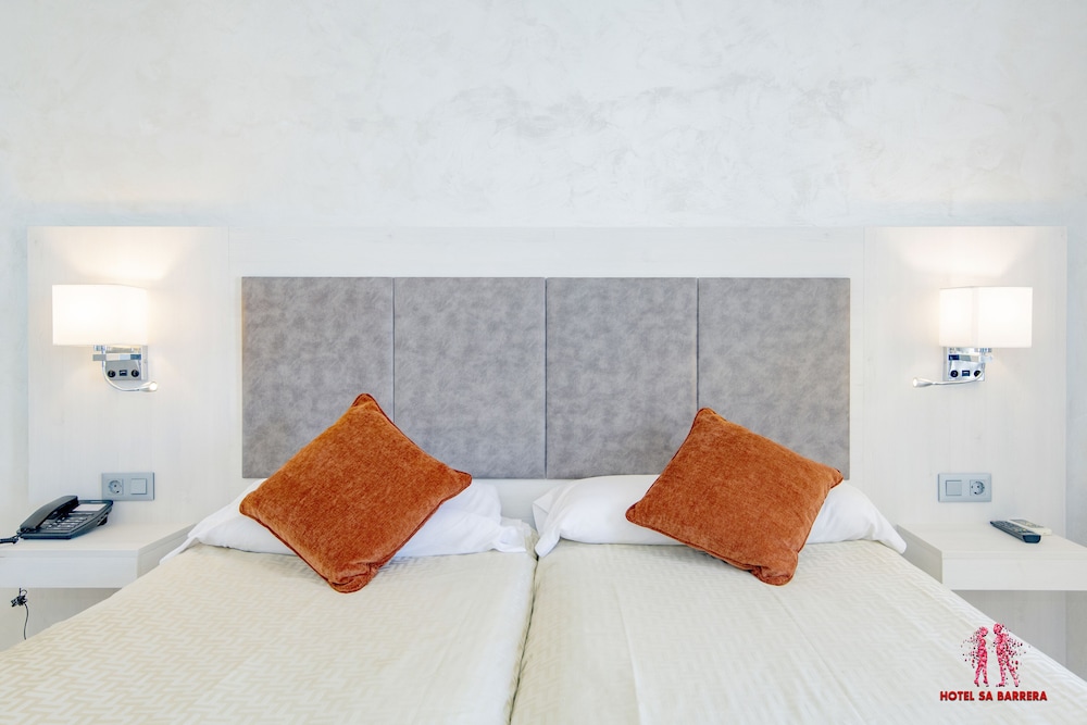 Hotel Sa Barrera - Adults Only — Hotel rooms in Cala'n Porter, Balearic Islands