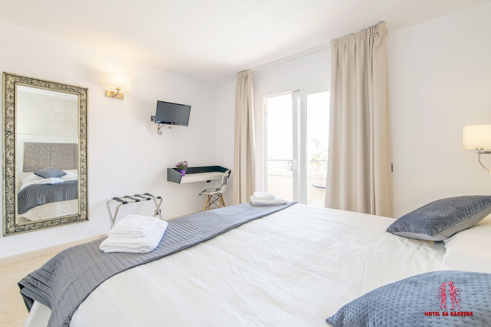 Hotel Sa Barrera - Adults Only — Hotel rooms in Cala'n Porter, Balearic Islands