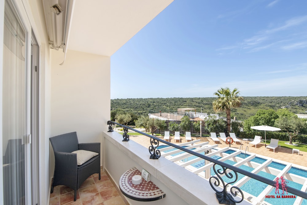 Hotel Sa Barrera - Adults Only — Hotel rooms in Cala'n Porter, Balearic Islands