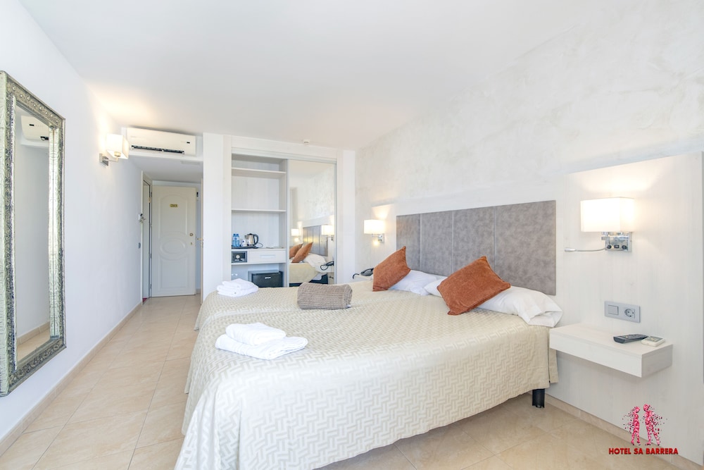 Hotel Sa Barrera - Adults Only — Hotel rooms in Cala'n Porter, Balearic Islands