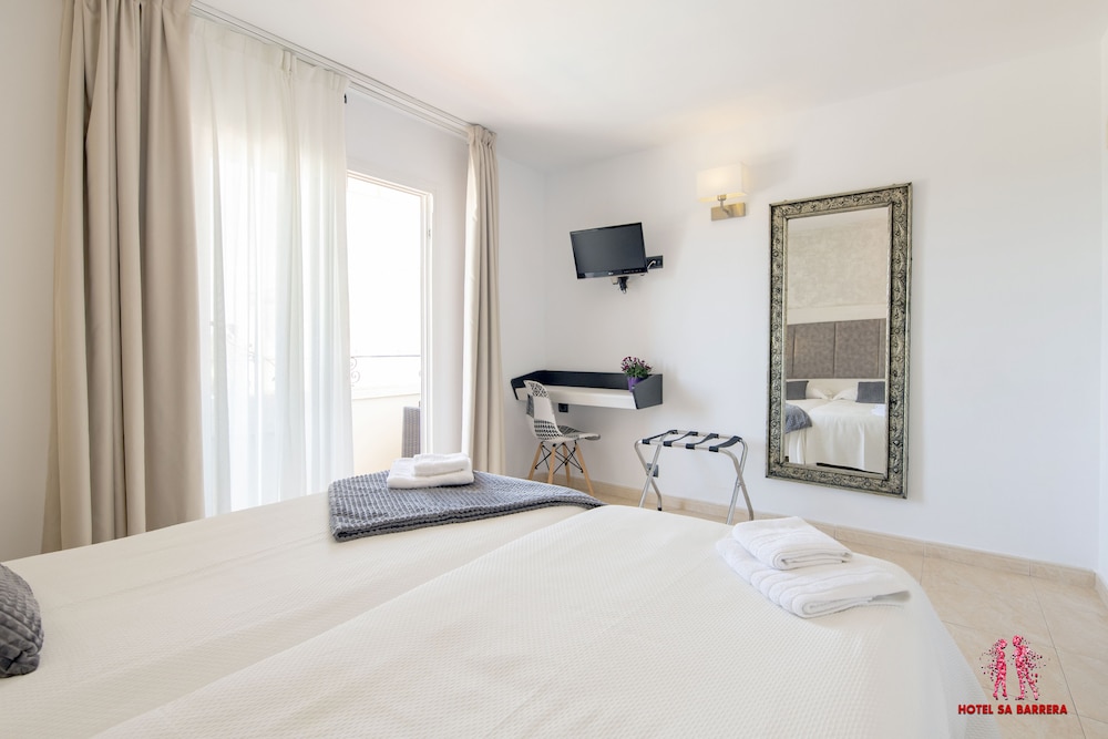 Hotel Sa Barrera - Adults Only — Hotel rooms in Cala'n Porter, Balearic Islands