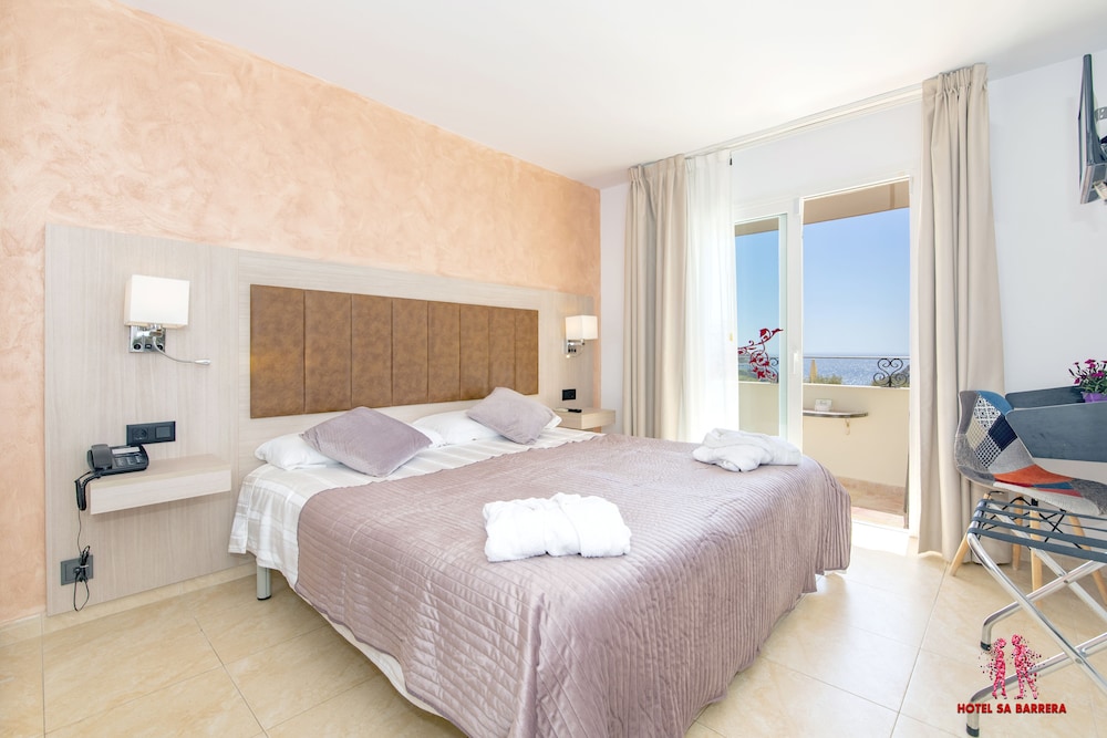 Hotel Sa Barrera - Adults Only — Hotel rooms in Cala'n Porter, Balearic Islands
