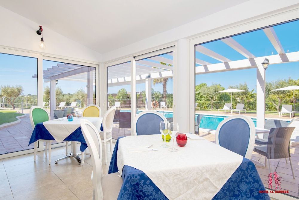Hotel Sa Barrera - Adults Only — Restaurant & bars in Cala'n Porter, Balearic Islands