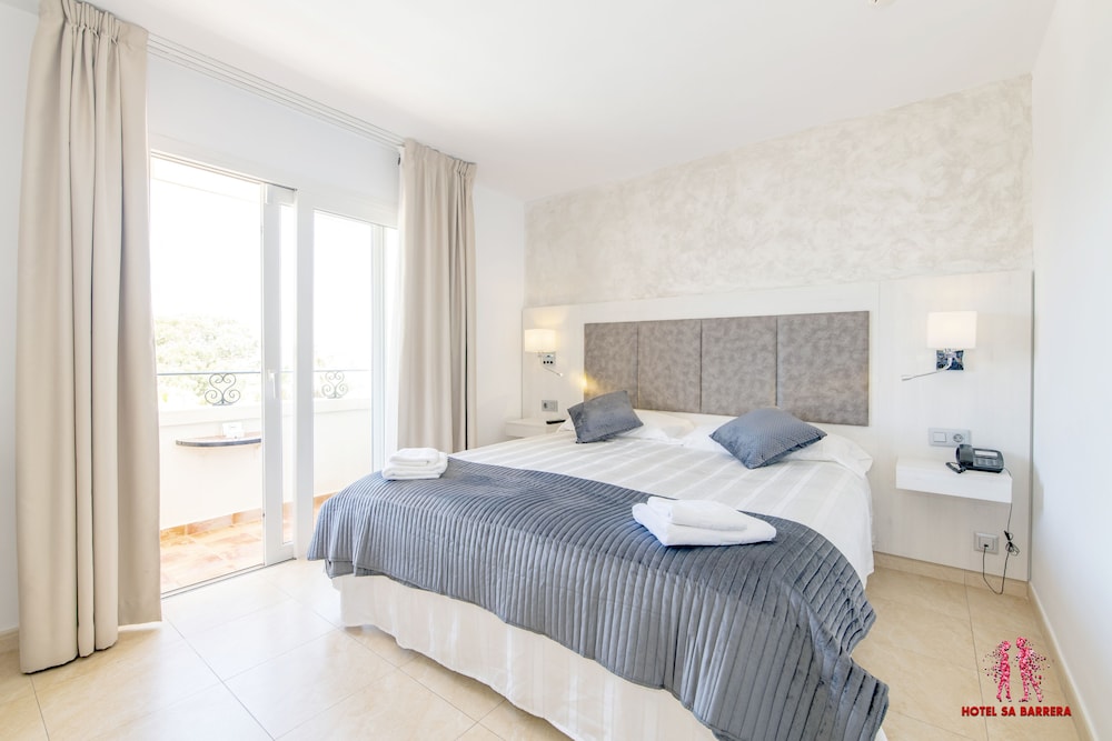 Hotel Sa Barrera - Adults Only — Hotel rooms in Cala'n Porter, Balearic Islands
