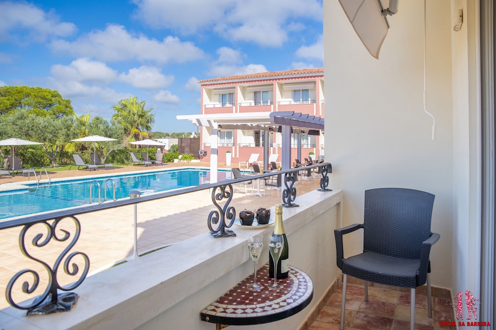 Hotel Sa Barrera - Adults Only — Hotel rooms in Cala'n Porter, Balearic Islands