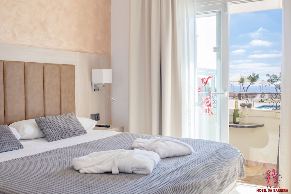 Hotel Sa Barrera - Adults Only — Hotel rooms in Cala'n Porter, Balearic Islands