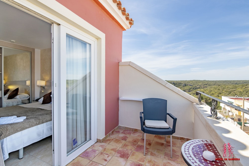 Hotel Sa Barrera - Adults Only — Hotel rooms in Cala'n Porter, Balearic Islands