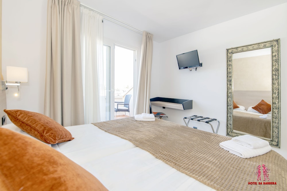 Hotel Sa Barrera - Adults Only — Hotel rooms in Cala'n Porter, Balearic Islands