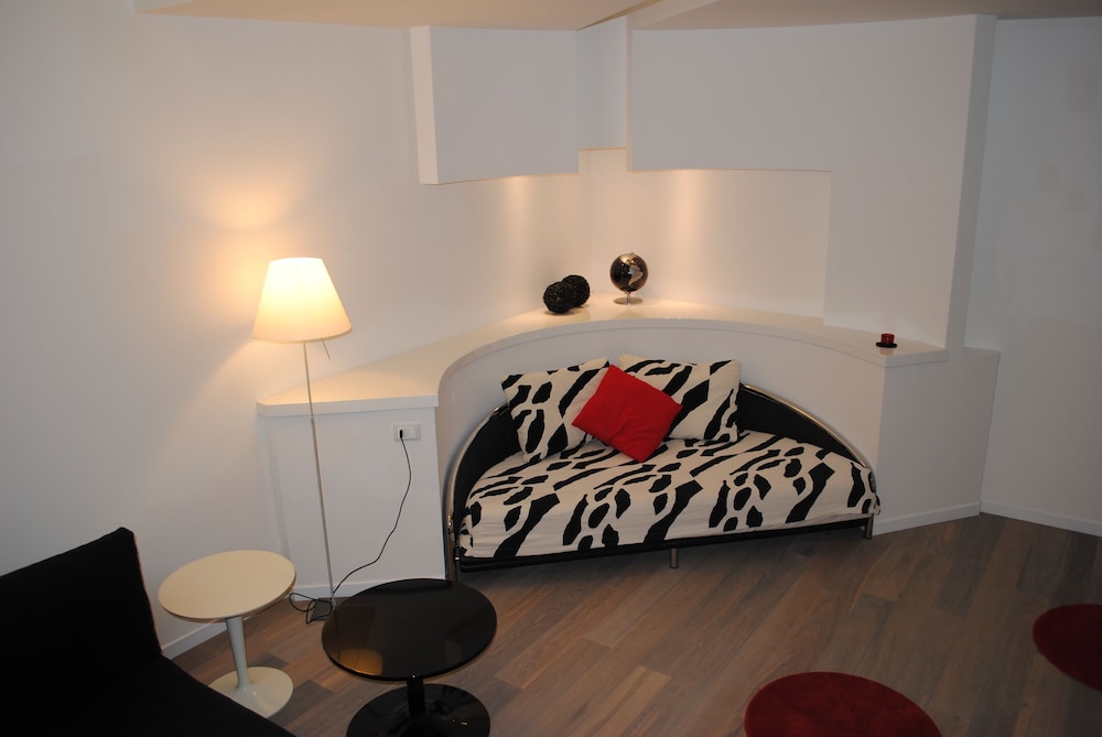 Borgo Pantano — Hotel rooms in Carrozziere, Sicily
