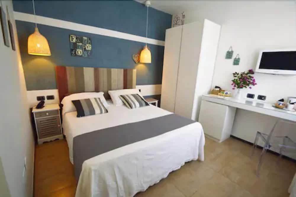 Borgo Pantano — Hotel rooms in Carrozziere, Sicily