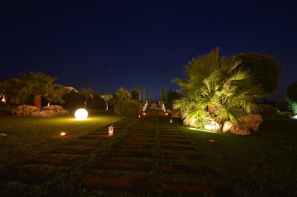 Borgo Pantano — Hotel building in Carrozziere, Sicily