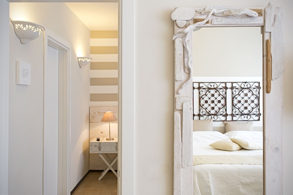 Borgo Pantano — Hotel rooms in Carrozziere, Sicily