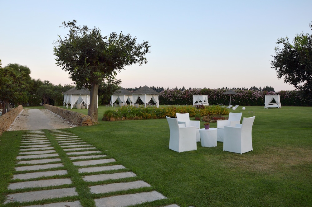 Borgo Pantano — Restaurant & bars in Carrozziere, Sicily