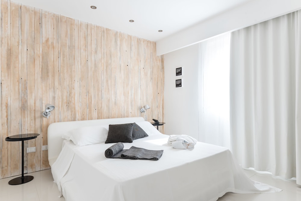 Borgo Pantano — Hotel rooms in Carrozziere, Sicily