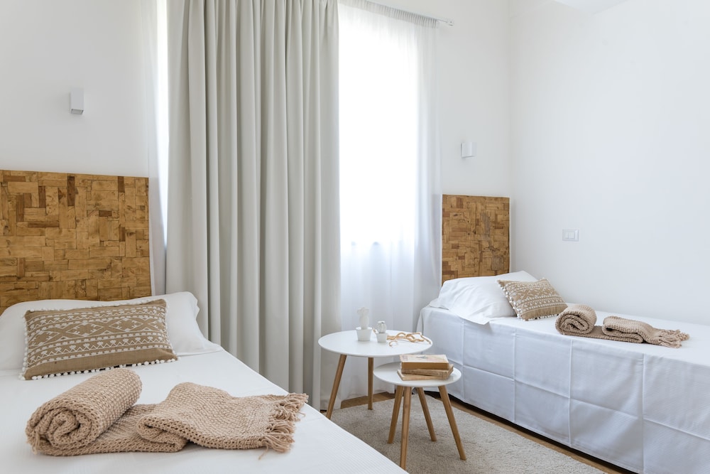 Borgo Pantano — Hotel rooms in Carrozziere, Sicily