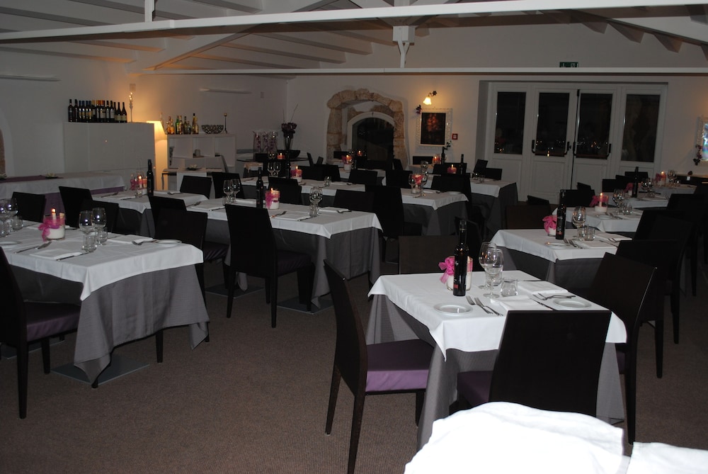 Borgo Pantano — Restaurant & bars in Carrozziere, Sicily