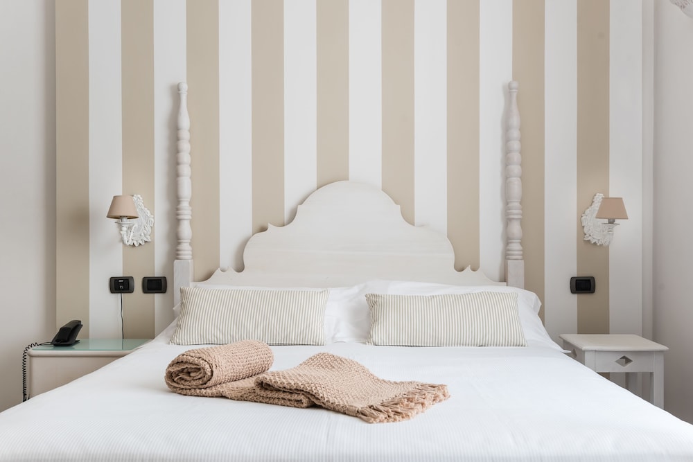 Borgo Pantano — Hotel rooms in Carrozziere, Sicily